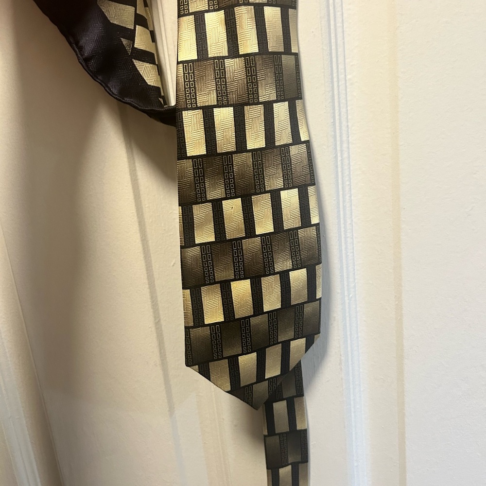 Salvatore Pellegrino silk tie and pocket square